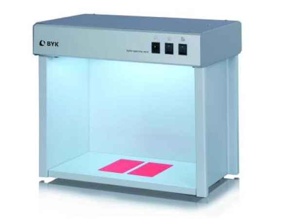 Entry level light booth with 3 Illuminants